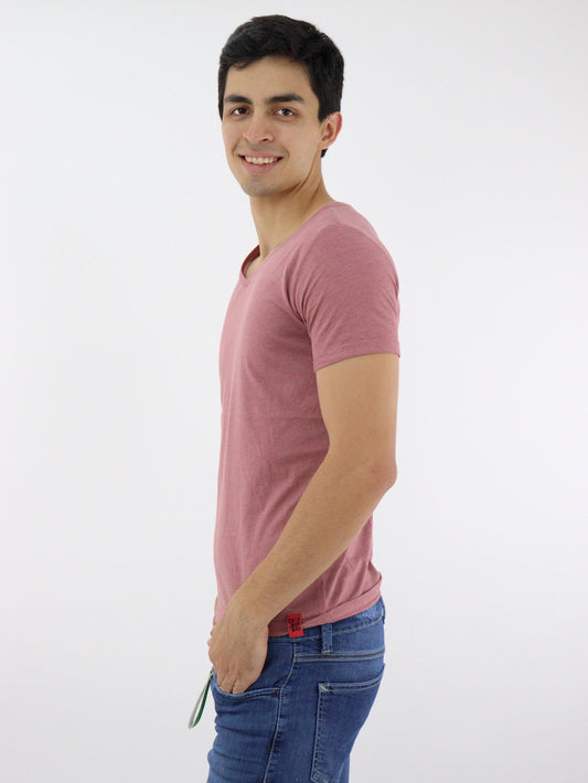 Playera manga corta de color rosa palo con cuello V