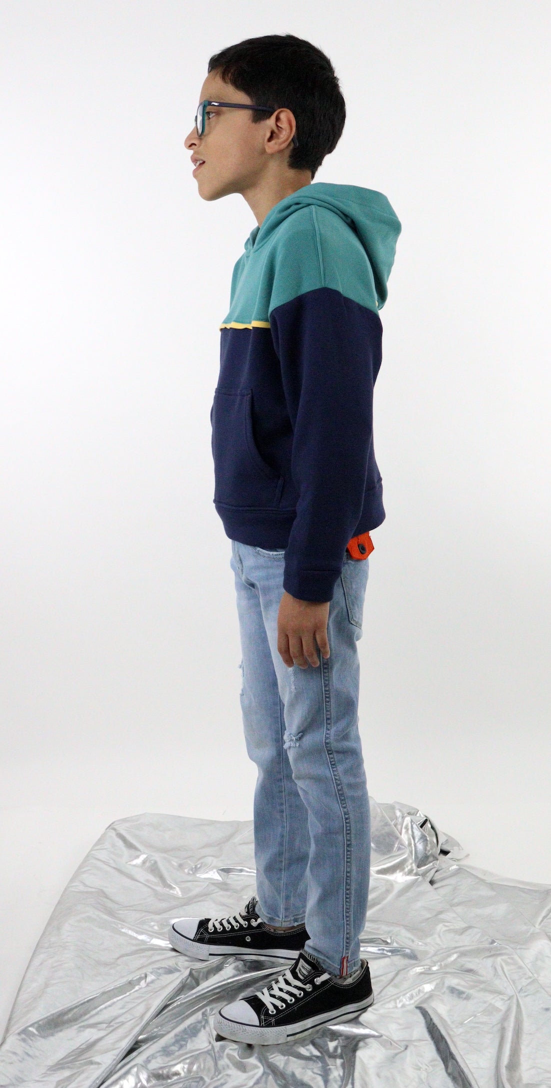 Jeans skinny de color azul claro con destrucción