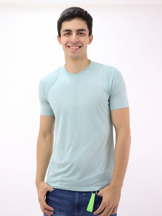 Playera básica de color verde menta con cuello redondo