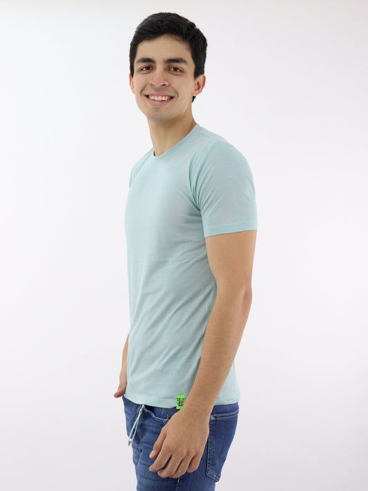 Playera básica de color verde menta con cuello redondo