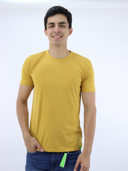 Playera básica manga corta de color amarillo mostaza