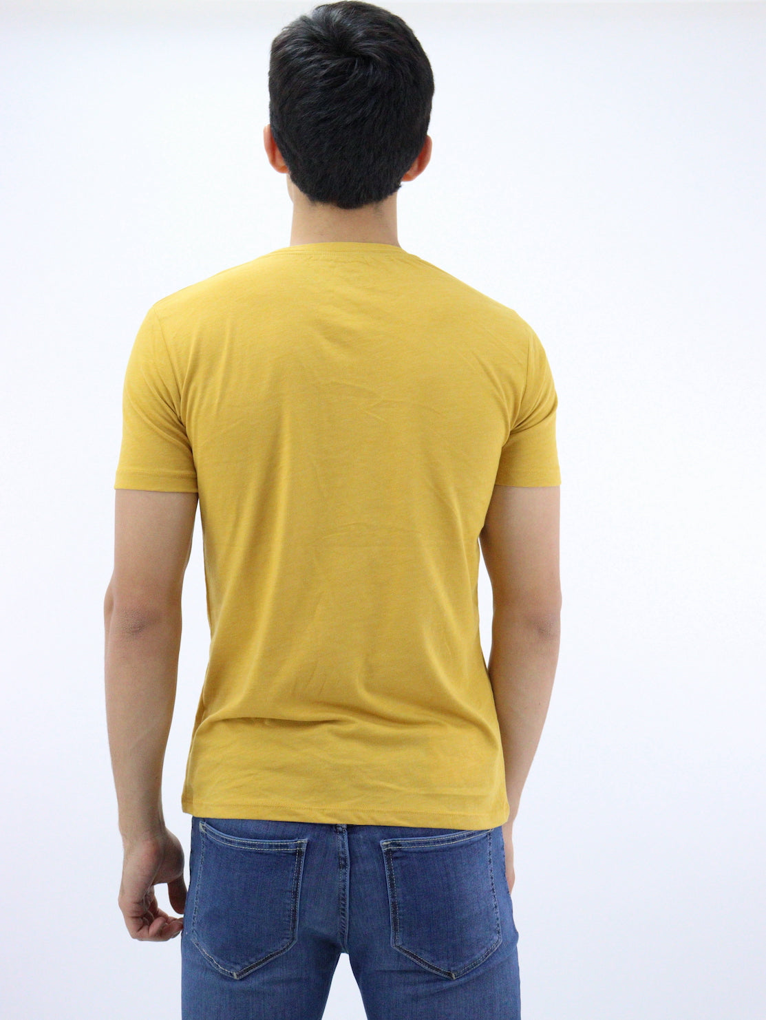 Playera básica manga corta de color amarillo mostaza