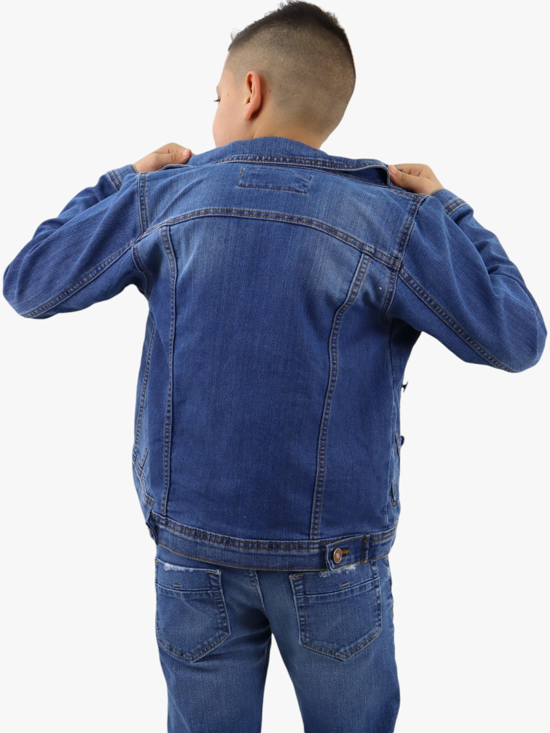 Chamarra denim azul oscuro deslavado