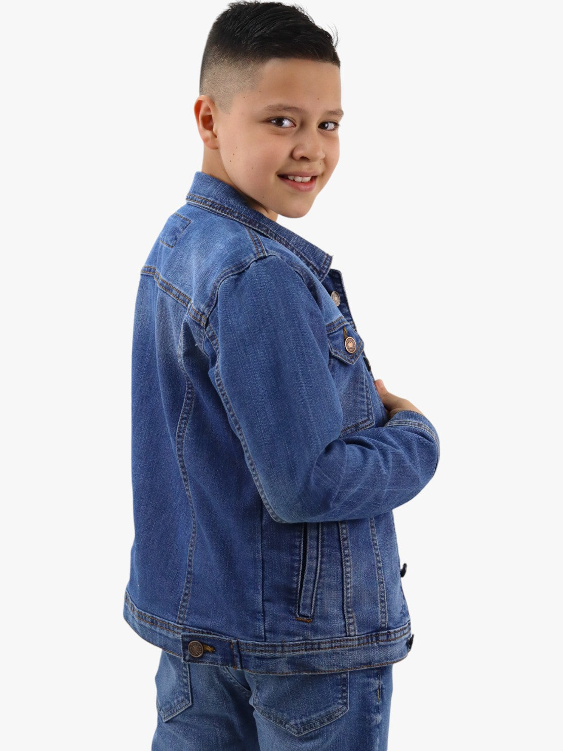 Chamarra denim azul oscuro deslavado