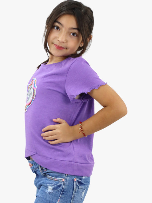 Playera manga corta con diseño de unicornio