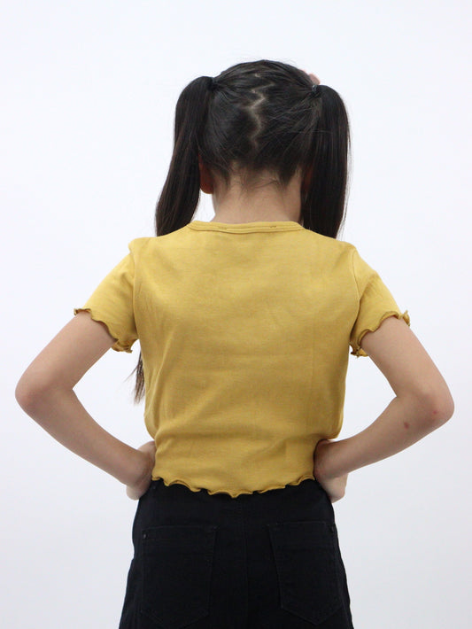 Playera manga corta de color amarillo mostaza