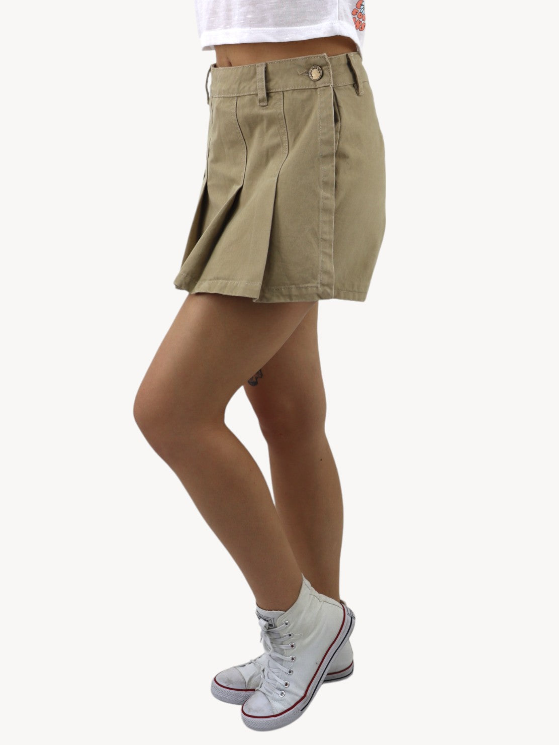Falda short tableada de color khaki