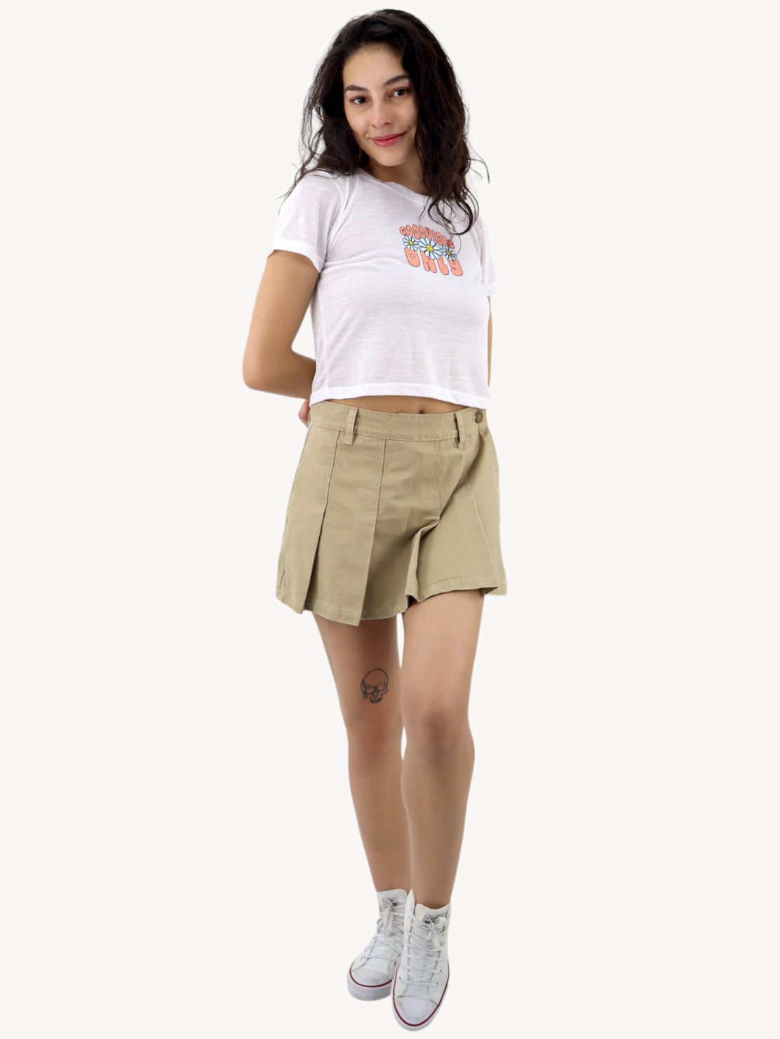 Falda short tableada de color khaki