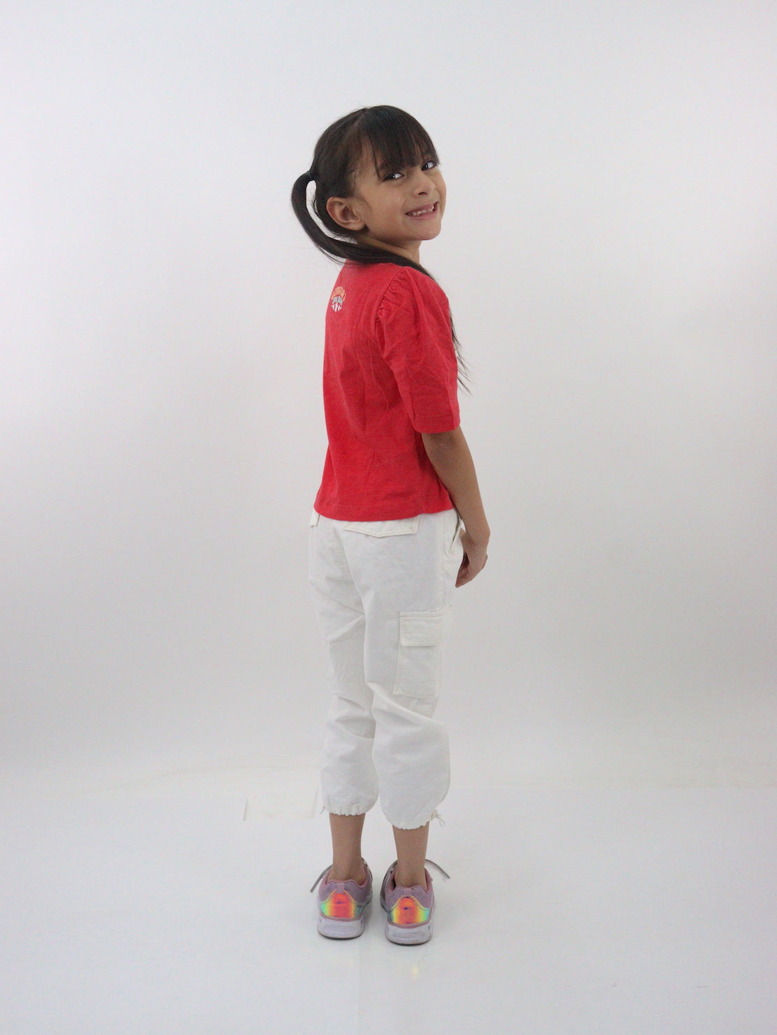 Pantalón parachute de color blanco