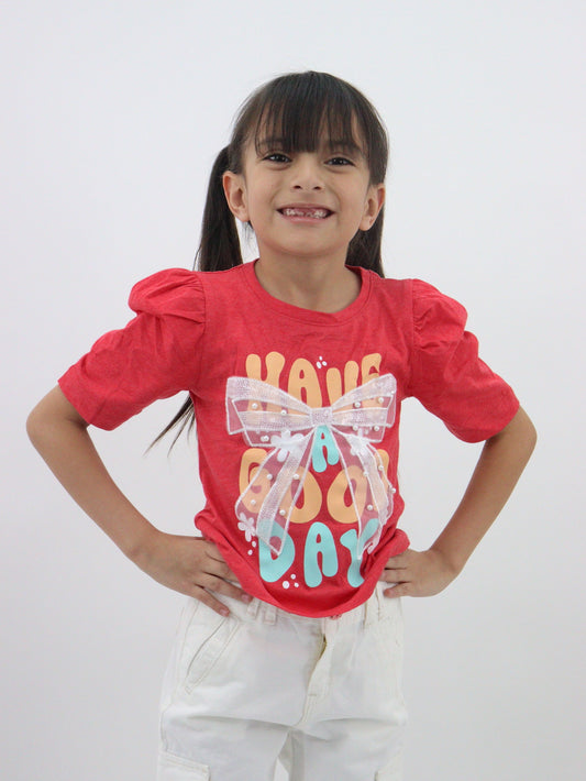 Playera manga corta de color rojo con estampado