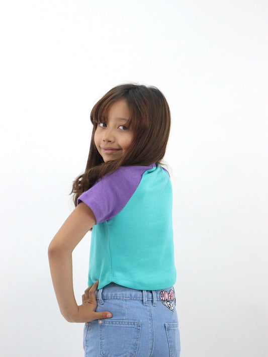 Playera raglán manga corta con bordado floral