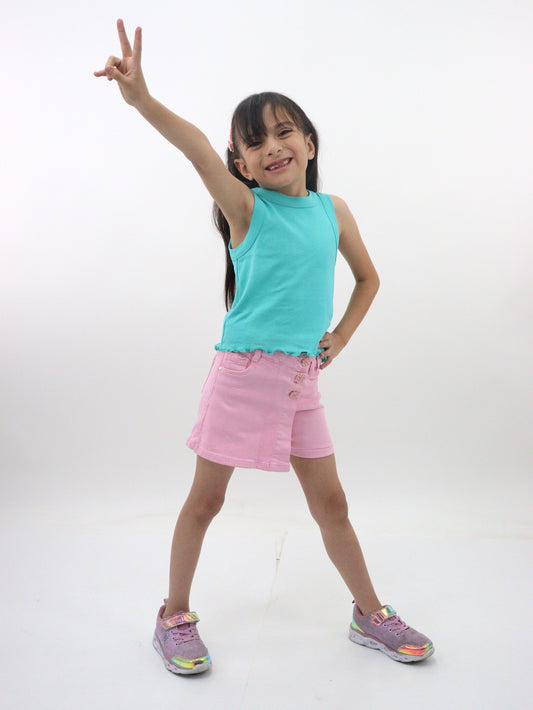 Short falda de color rosa