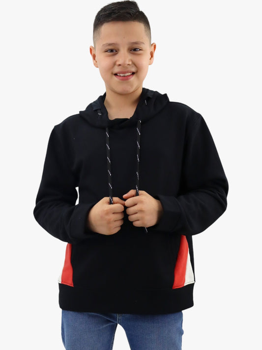 Sudadera con capucha de color negro