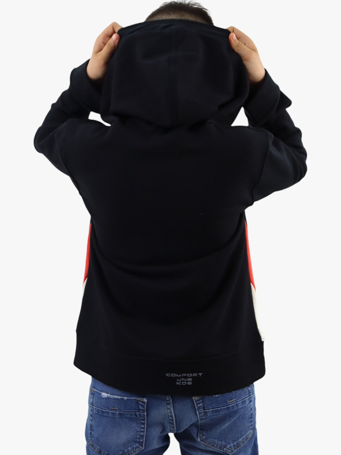 Sudadera con capucha de color negro