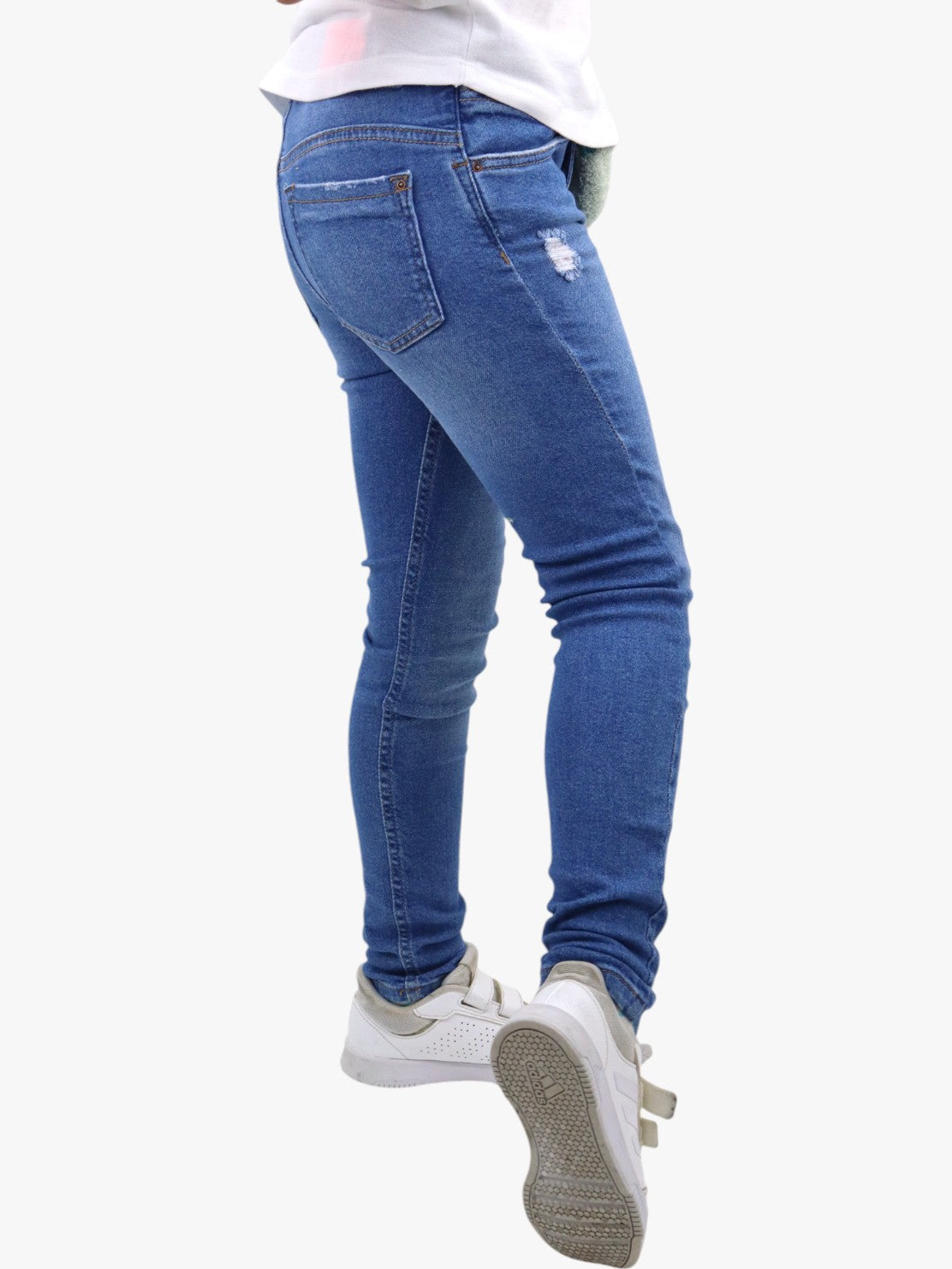 Jeans skinny de color azul medio con colgante