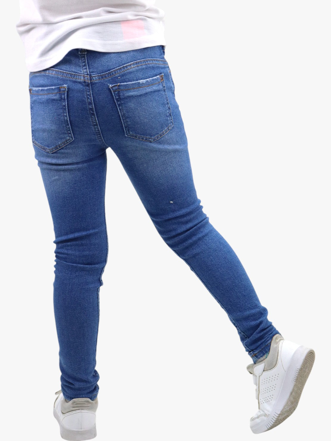 Jeans skinny de color azul medio con colgante