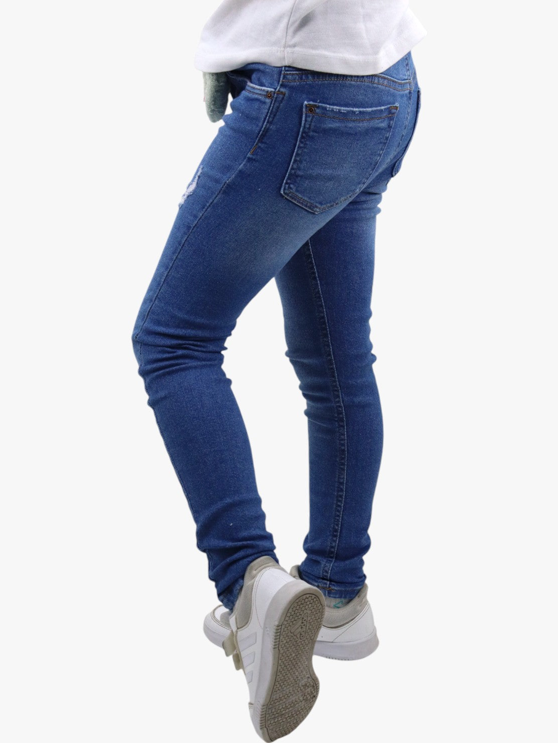 Jeans skinny de color azul medio con colgante