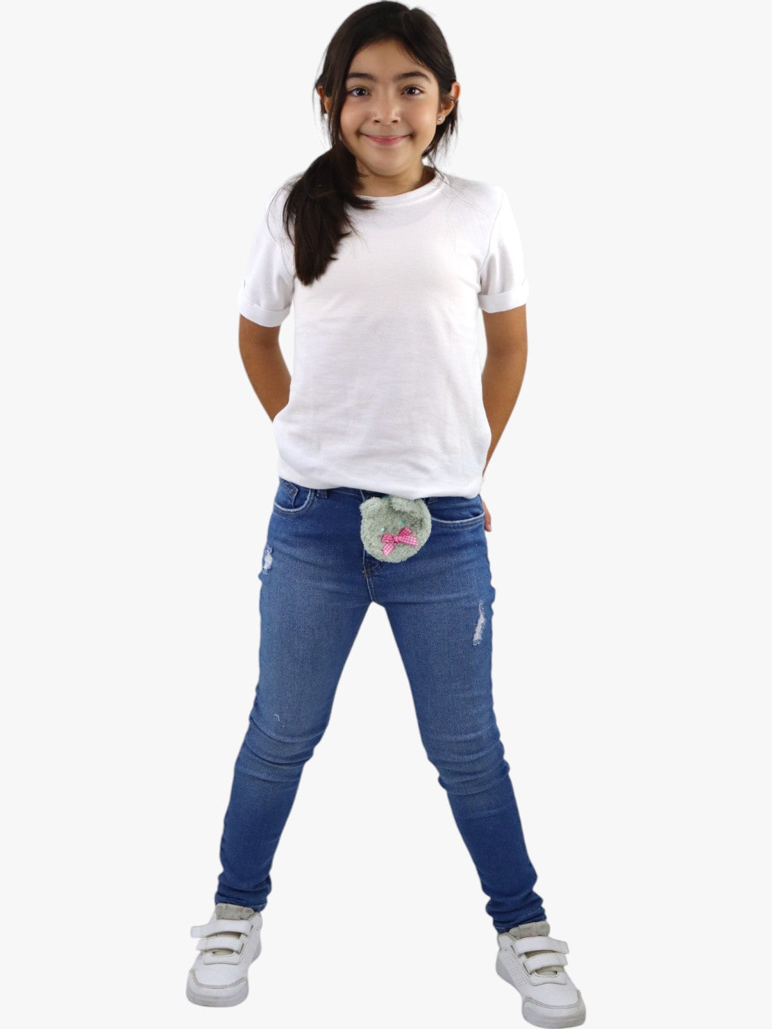 Jeans skinny de color azul medio con colgante