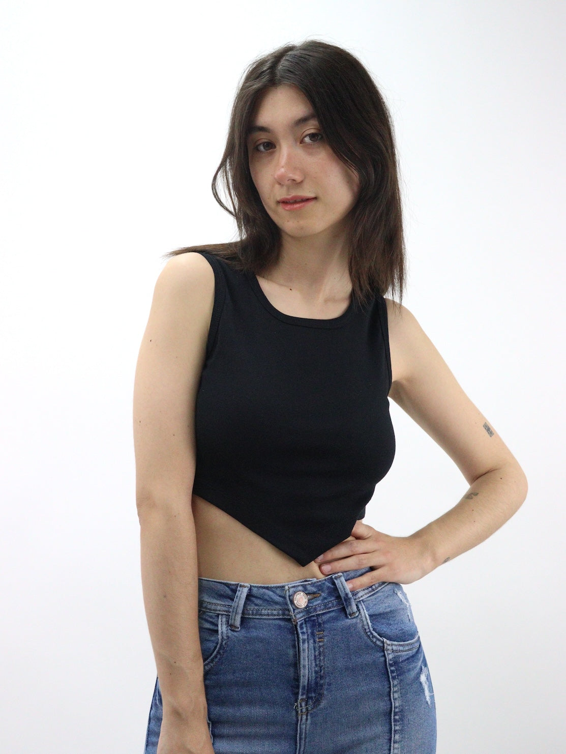Playera tank de color negro