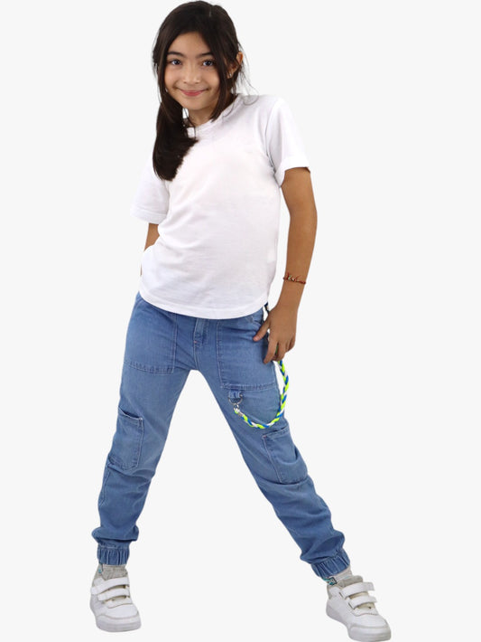 Jogger cargo con cadena decorativa