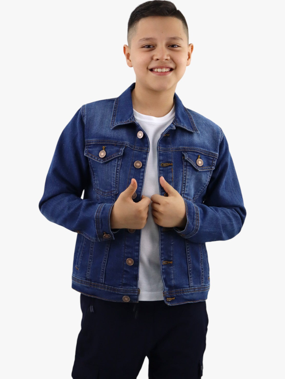 Chamarra denim de color azul medio