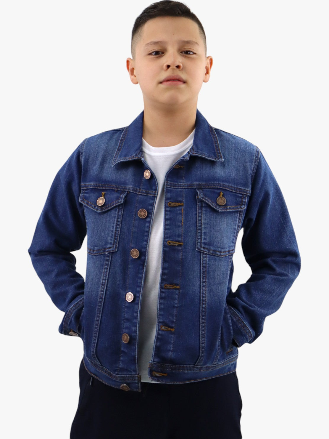 Chamarra denim de color azul medio