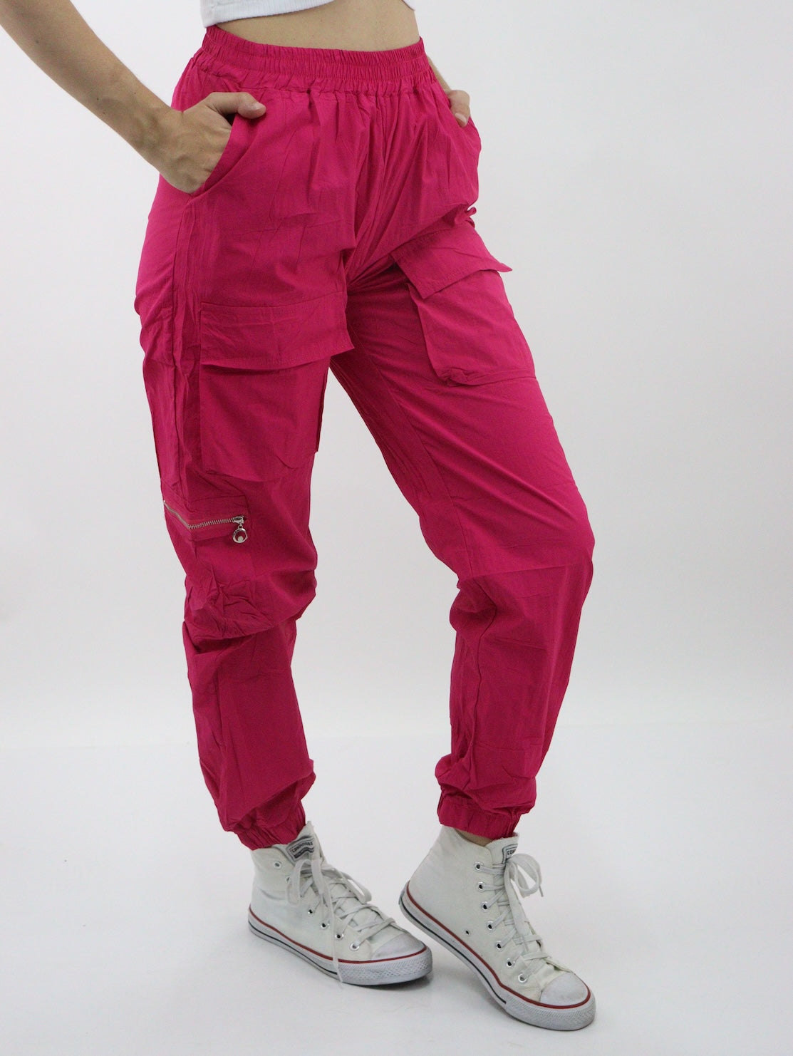 Jogger de tela ligera tipo pants color fucsia