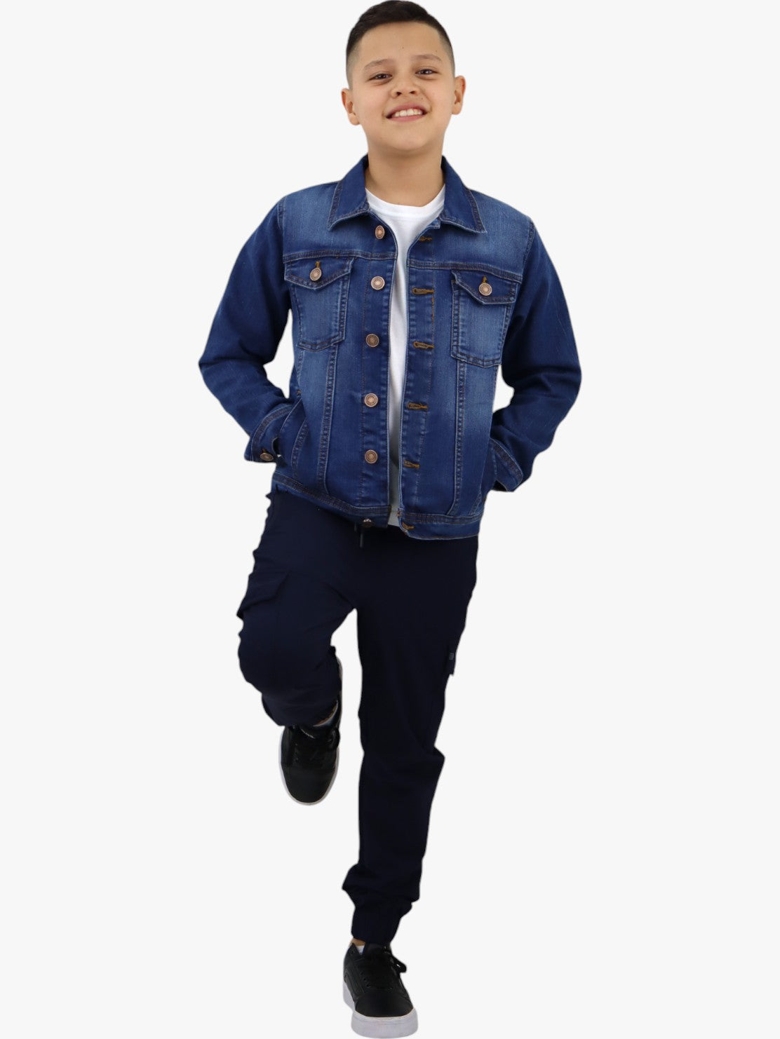 Chamarra denim de color azul medio