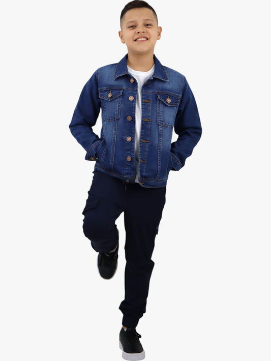 Chamarra denim de color azul medio