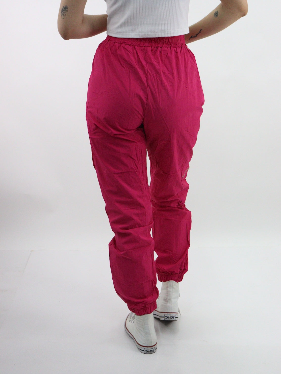 Jogger de tela ligera tipo pants color fucsia