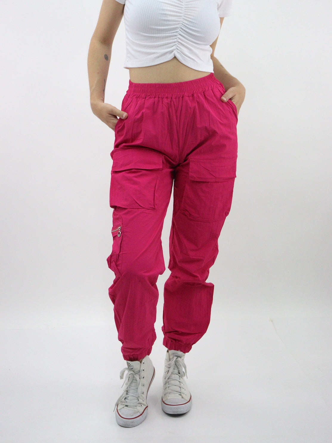 Jogger de tela ligera tipo pants color fucsia