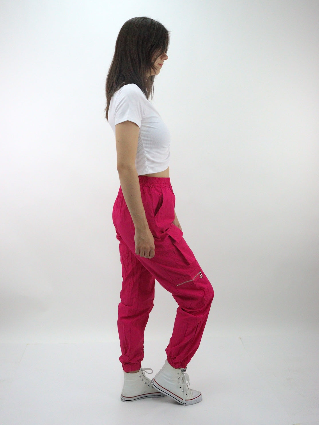 Jogger de tela ligera tipo pants color fucsia