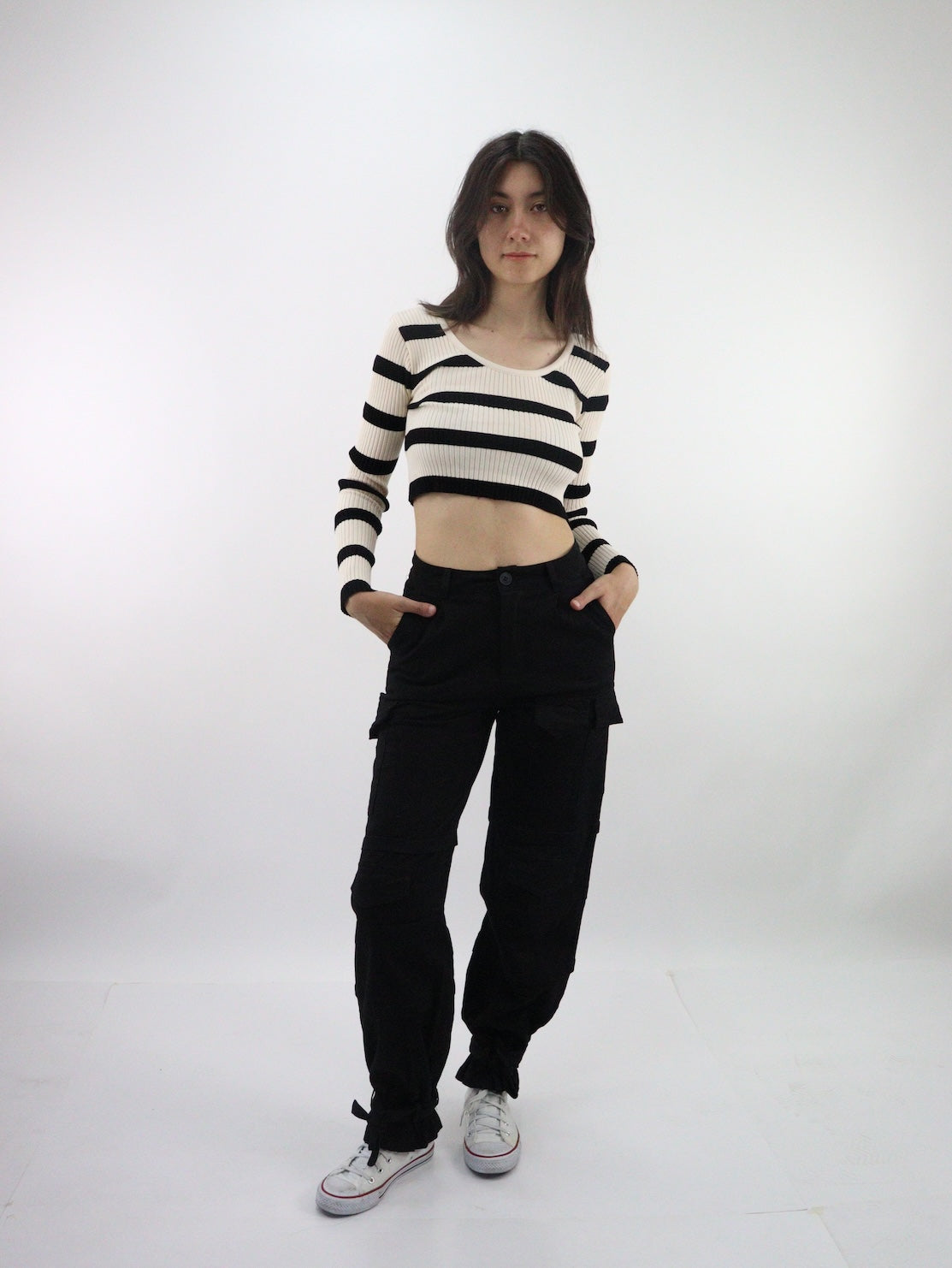 Pantalón cargo de tela stretch color negro (NUEVA TEMPORADA)