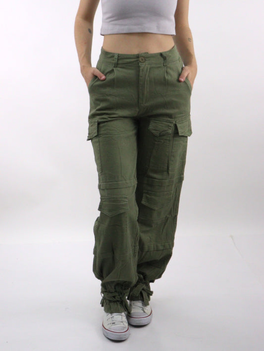 Pantalón cargo de color verde militar (NUEVA TEMPORADA)