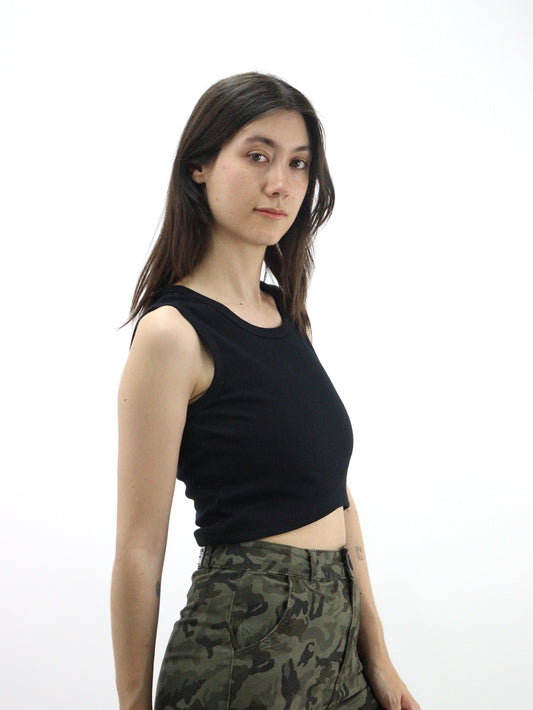 Playera tank básica de color negro