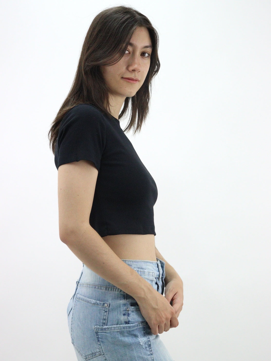 Playera crop básica manga corta de color negro