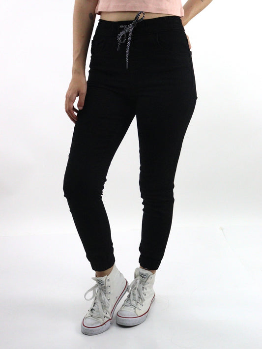 Jogger con resorte elástico de color negro