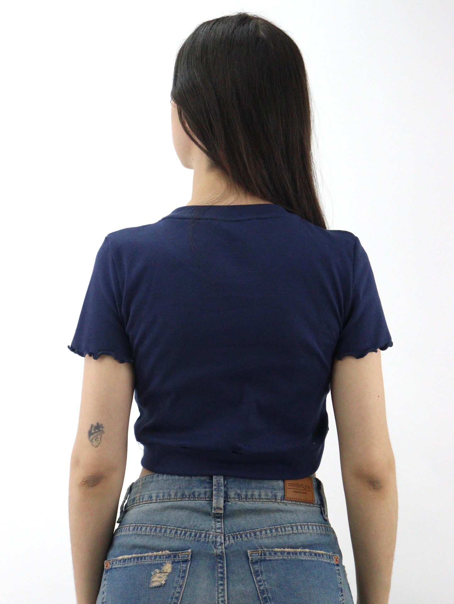 Playera manga corta de color azul marino