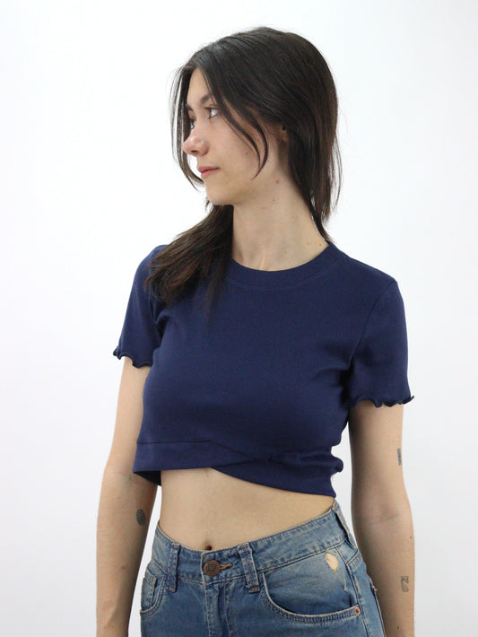 Playera manga corta de color azul marino