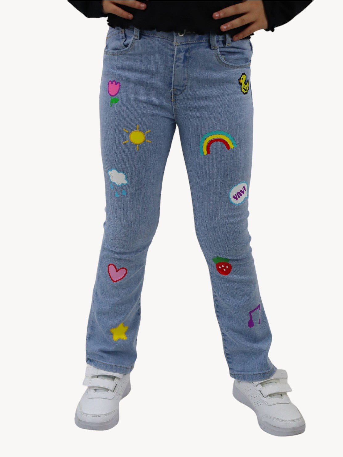 Jeans acampanado con estampado