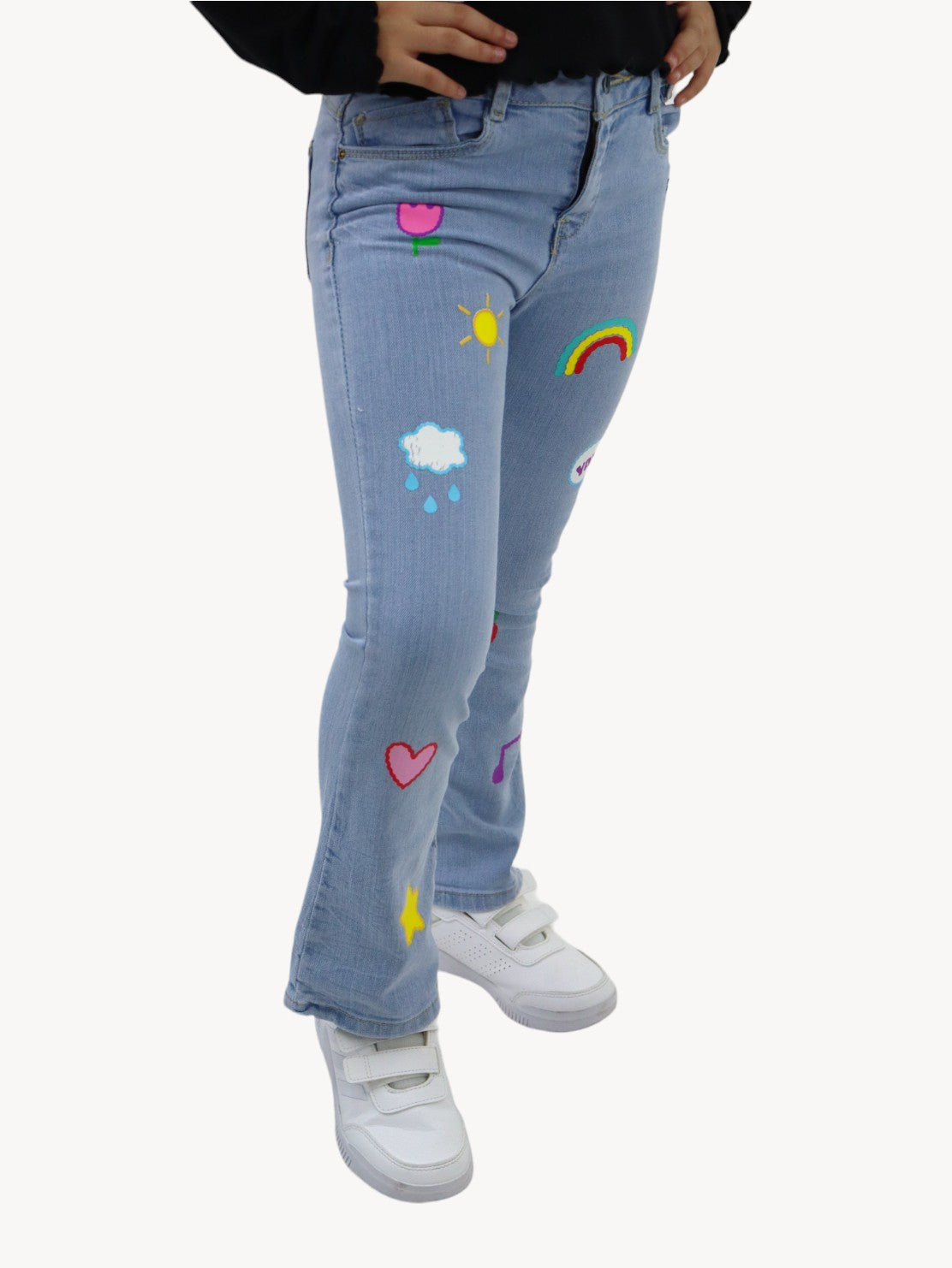 Jeans acampanado con estampado