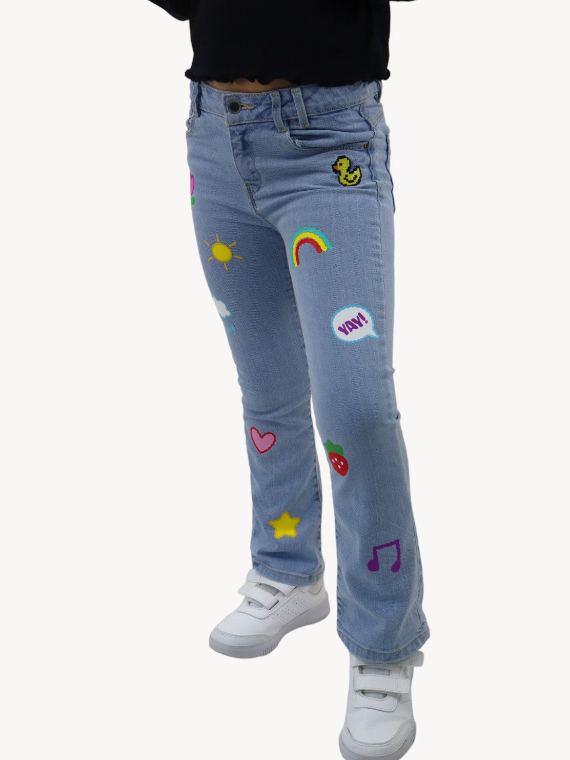 Jeans acampanado con estampado