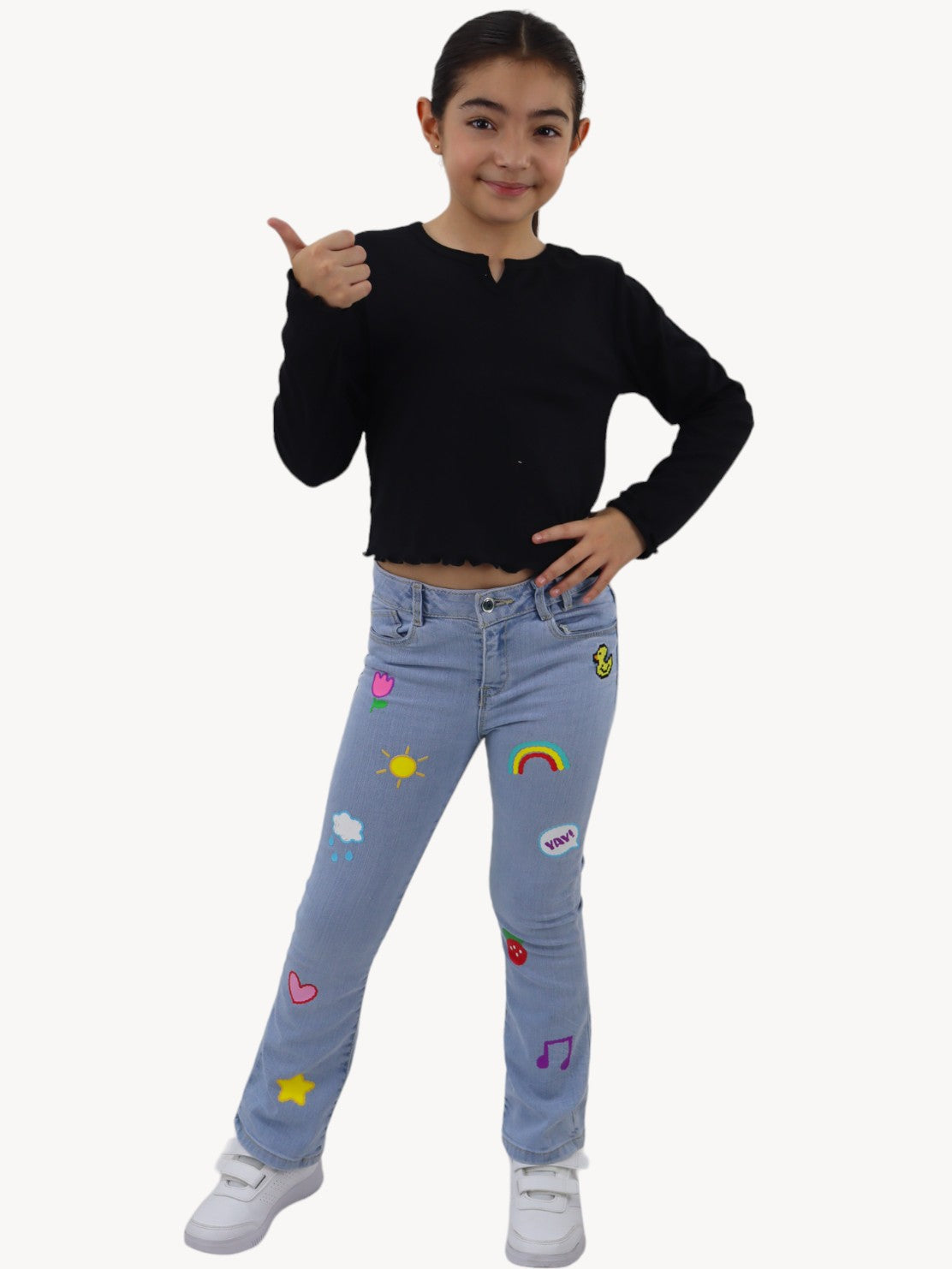 Jeans acampanado con estampado