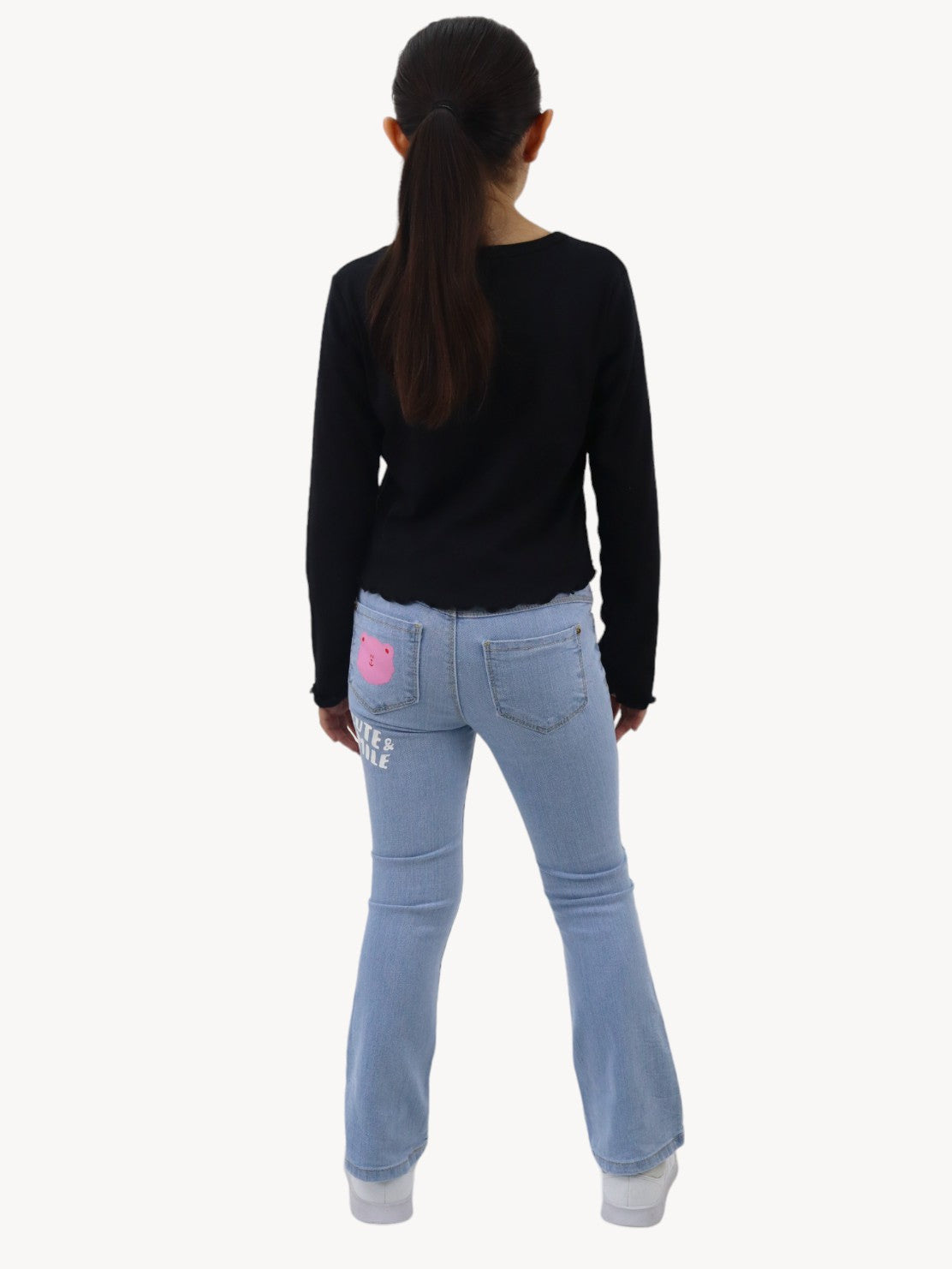 Jeans acampanado con estampado