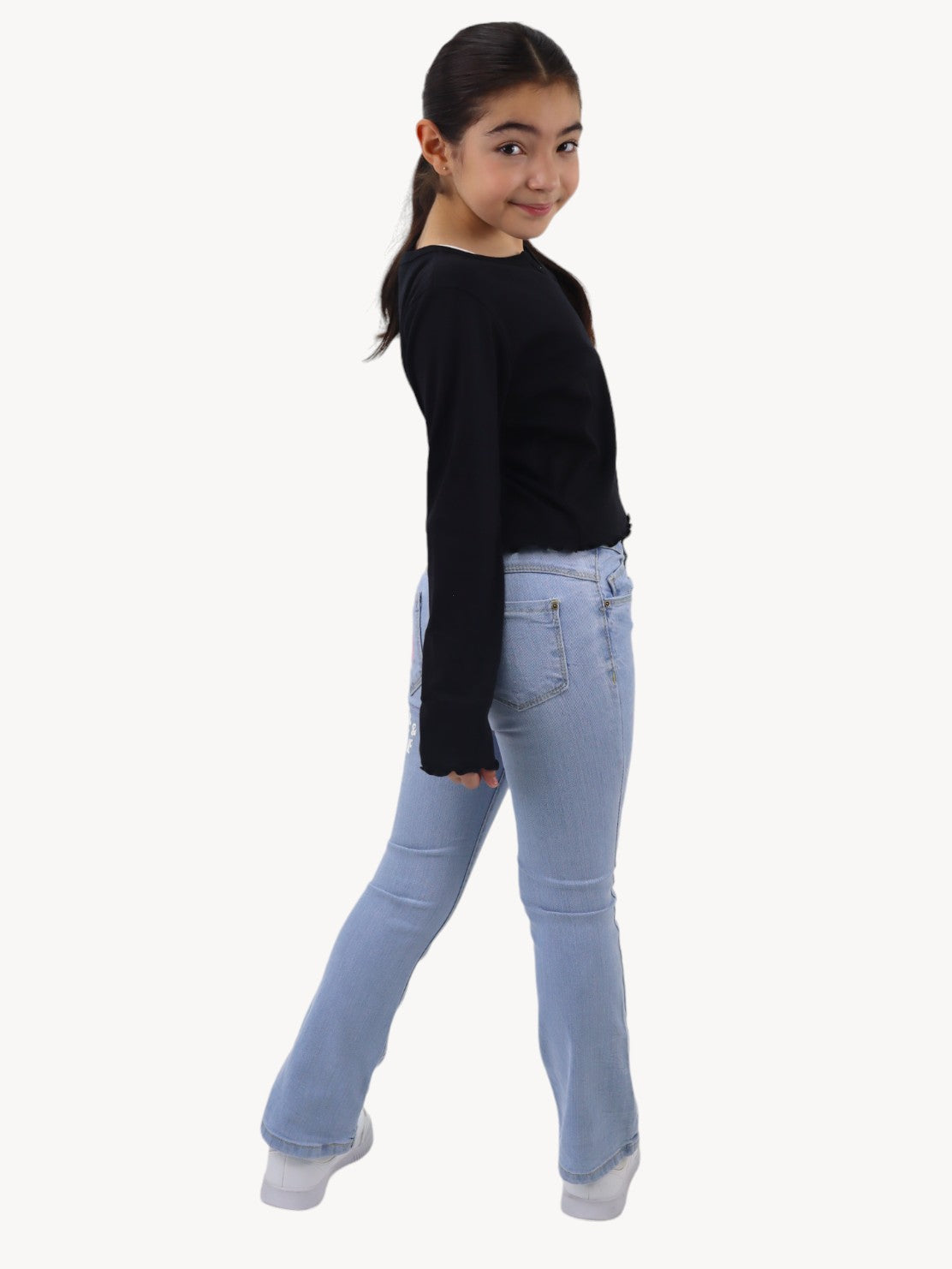 Jeans acampanado con estampado
