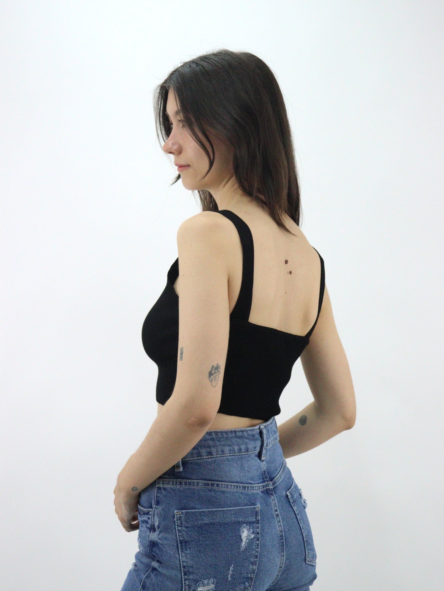 Blusa tank de color negro