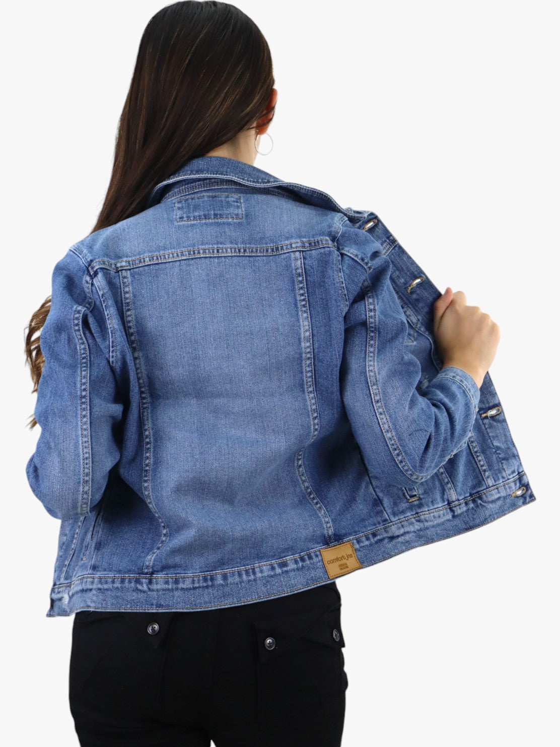 Chamarra denim de color azul medio