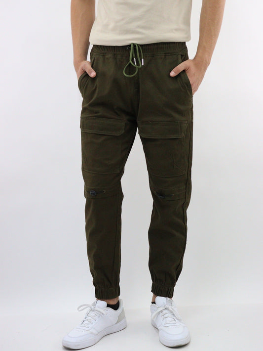 Jogger cargo con bolsillos laterales de color verde militar