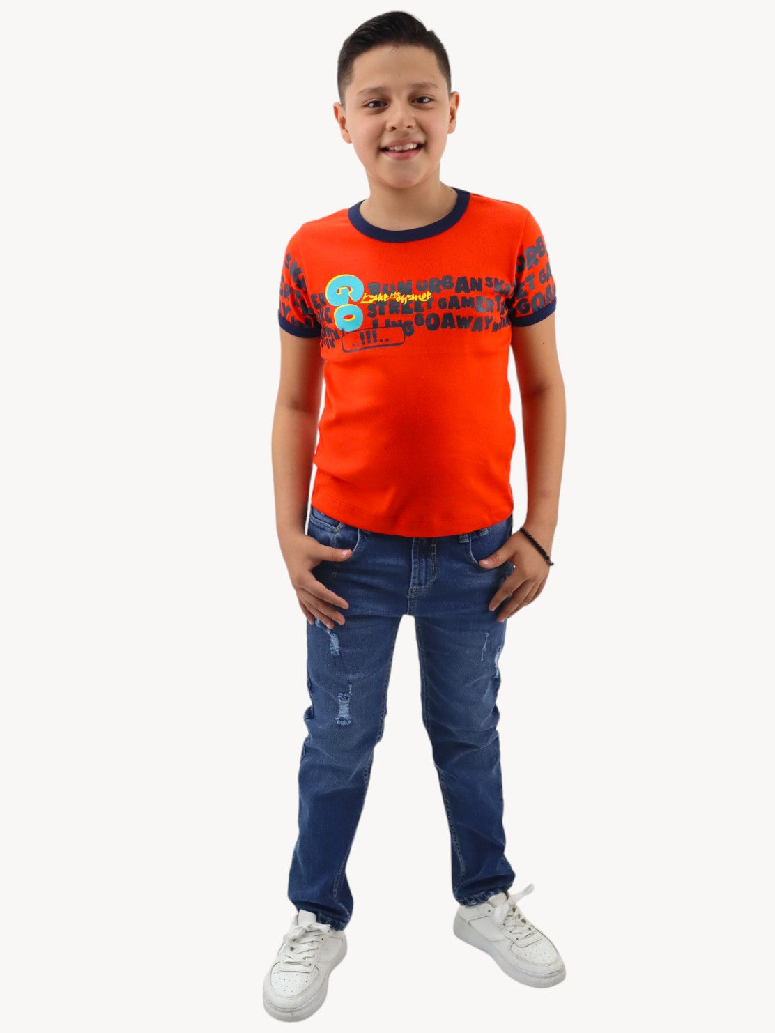 Jeans slim azul oscuro con destrucción