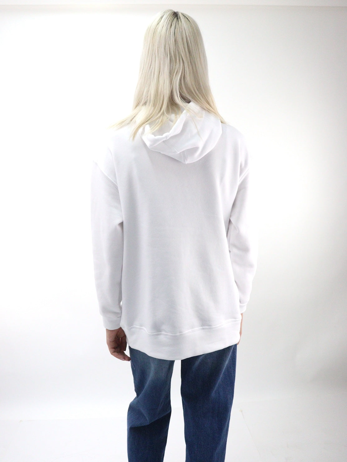 Sudadera oversize con capucha de color blanco